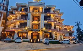 Hotel Malamjabba Palace By Khan Familia Travels
